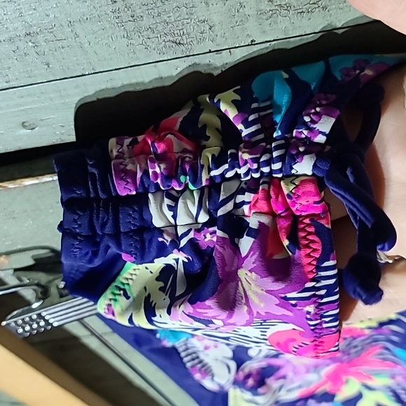 Christin Michael's two piece swimsuit - Picture 4 of 13